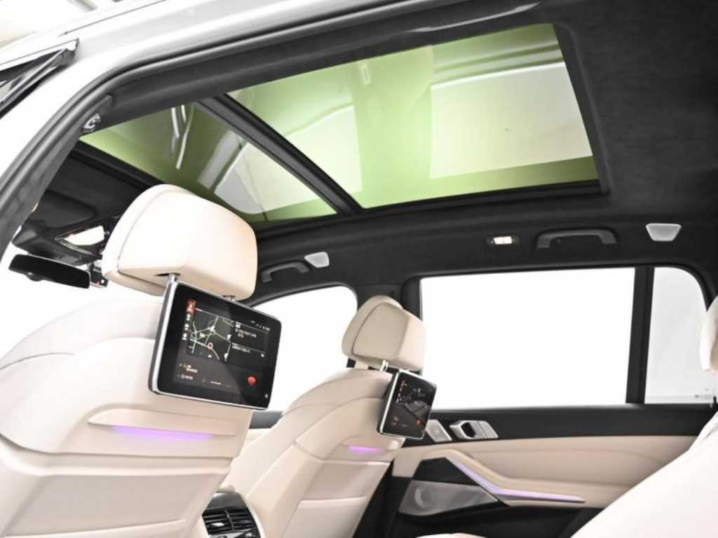 BMW X7 — photo 19