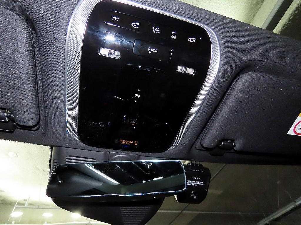 Mercedes-Benz S-Class — photo 16
