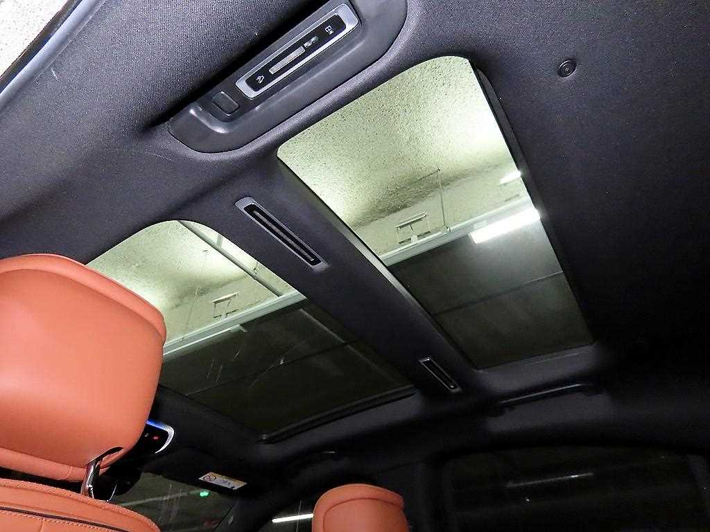 Mercedes-Benz S-Class — photo 17