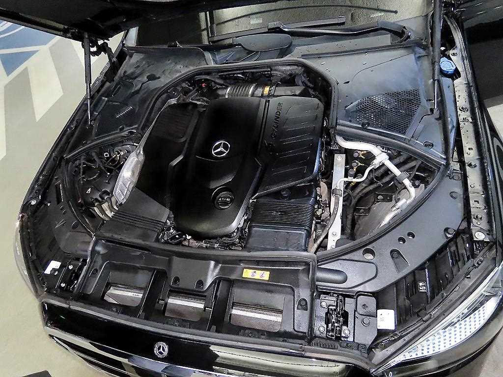 Mercedes-Benz S-Class — photo 19
