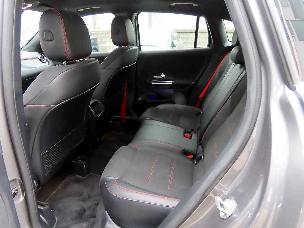 Mercedes-Benz GLA-Class — photo 06