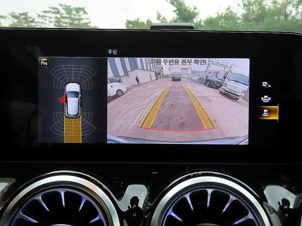 Mercedes-Benz GLA-Class — photo 15