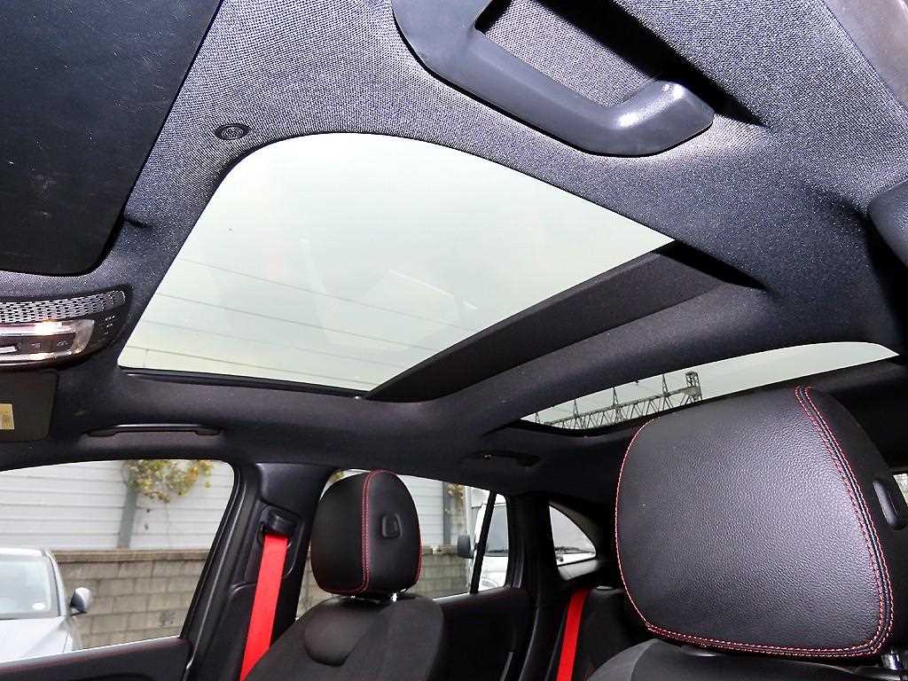 Mercedes-Benz GLA-Class — photo 18