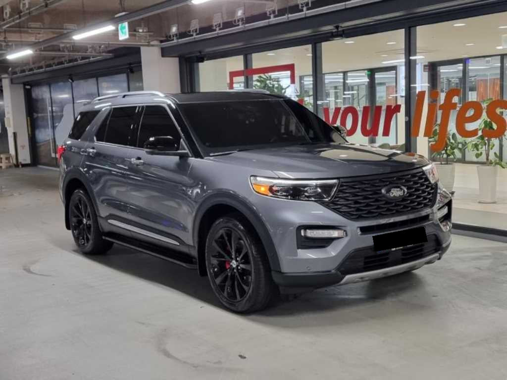 Ford Explorer — photo 02