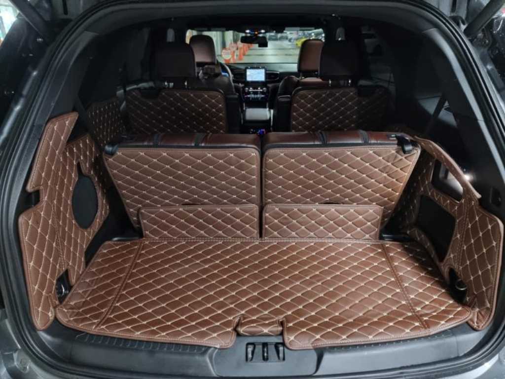 Ford Explorer — photo 16
