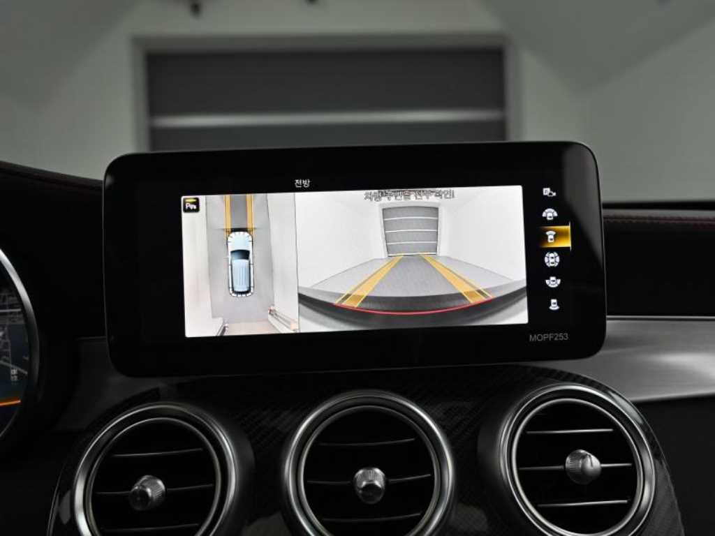 Mercedes-Benz GLC-Class — photo 16