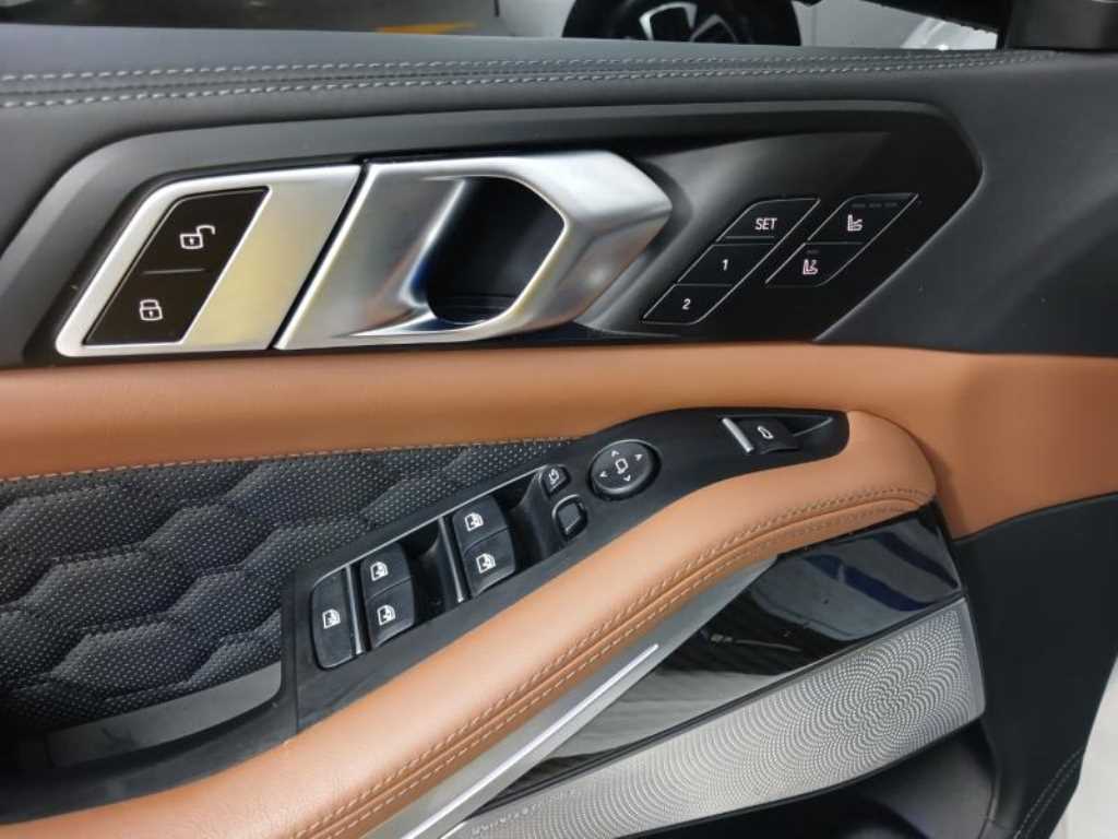 BMW X5M — photo 10