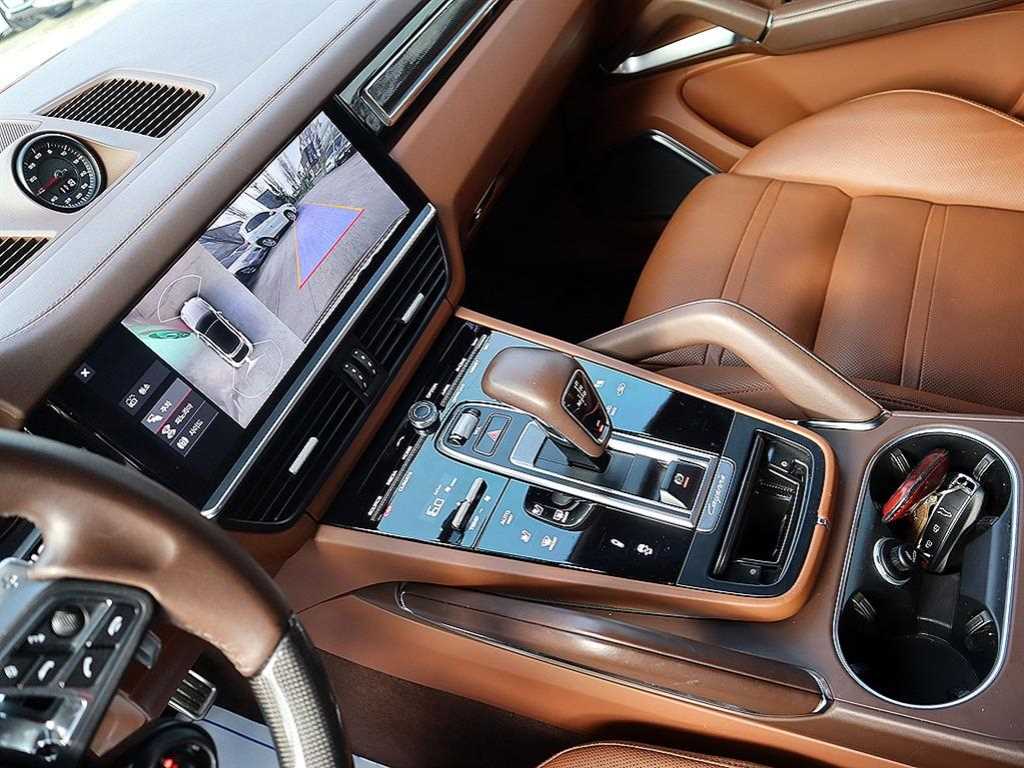 Porsche Cayenne — photo 11