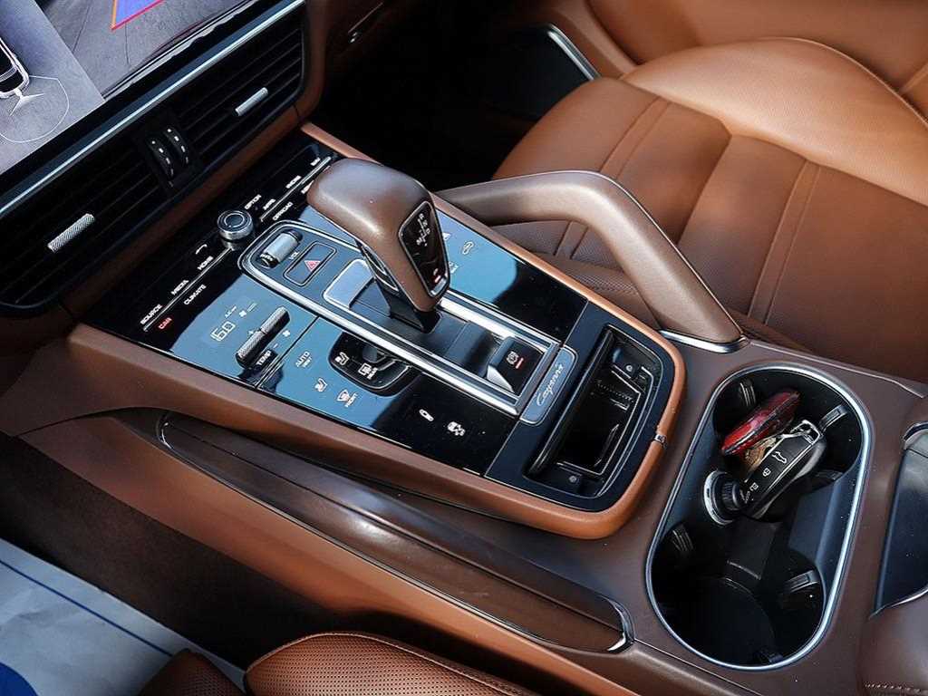 Porsche Cayenne — photo 13
