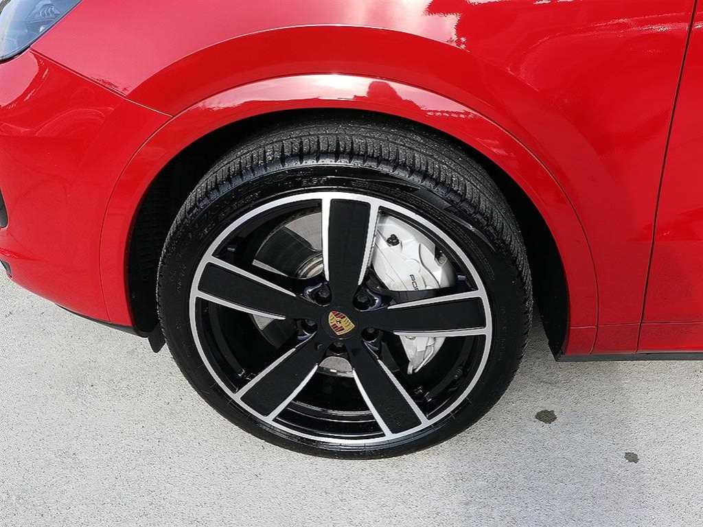 Porsche Cayenne — photo 19