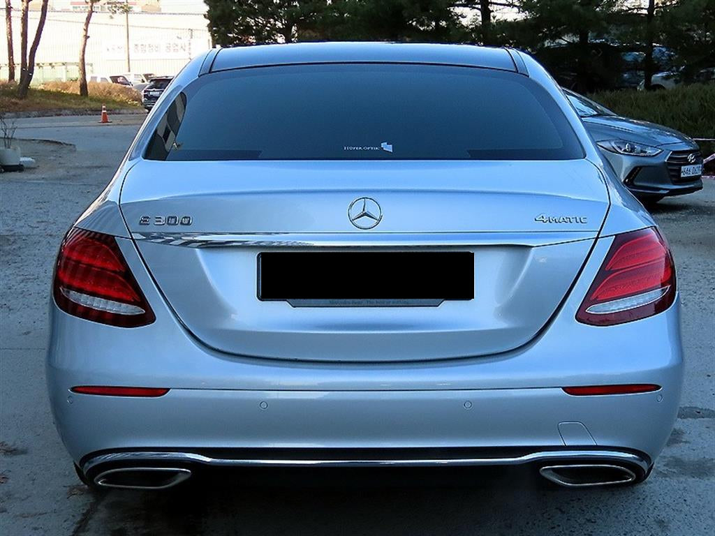 Mercedes-Benz E-Class — photo 04
