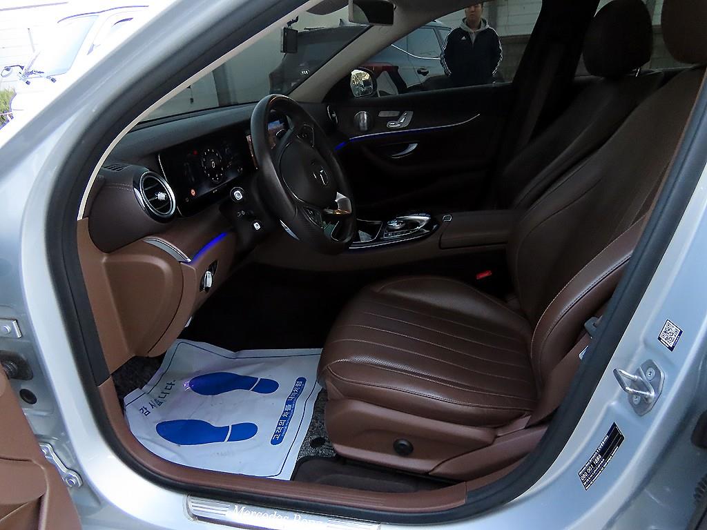Mercedes-Benz E-Class — photo 05