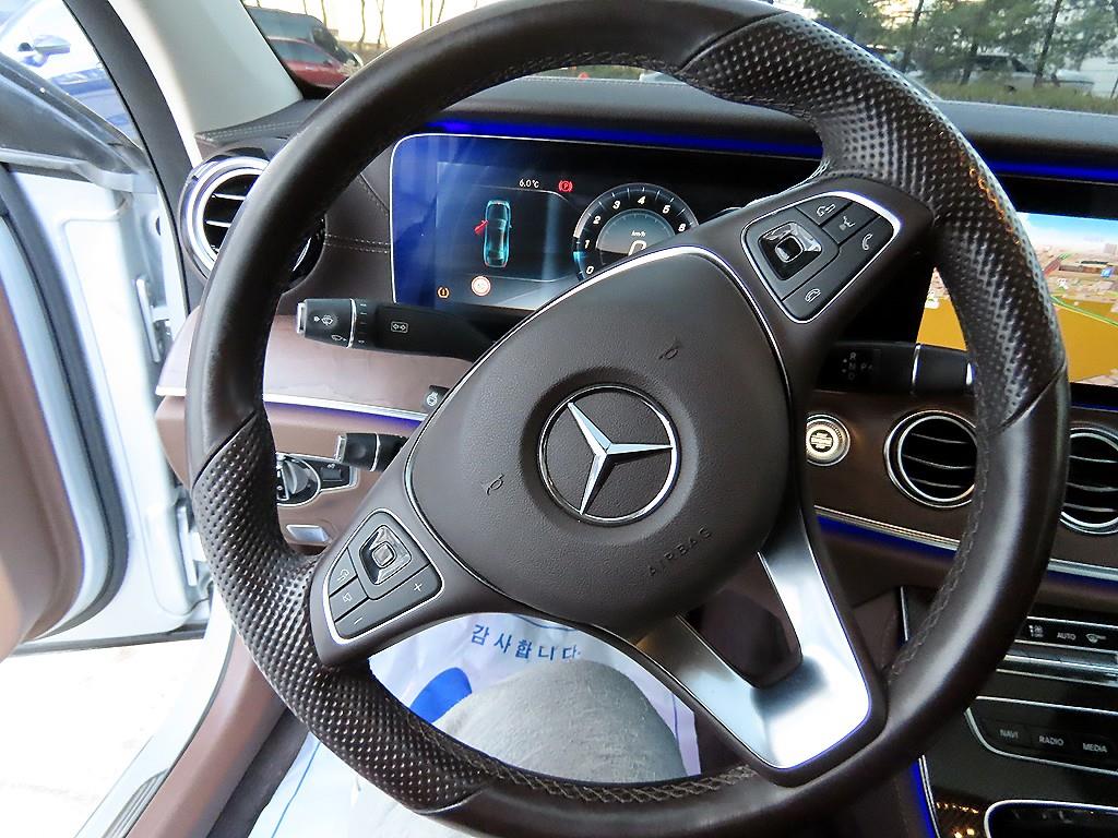 Mercedes-Benz E-Class — photo 08