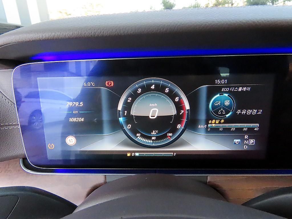 Mercedes-Benz E-Class — photo 09
