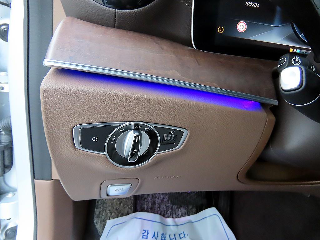 Mercedes-Benz E-Class — photo 11