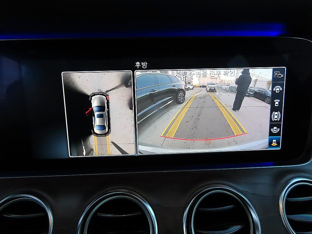 Mercedes-Benz E-Class — photo 13