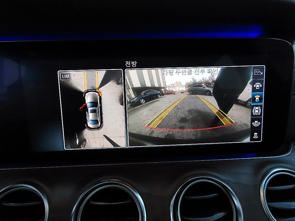 Mercedes-Benz E-Class — photo 14