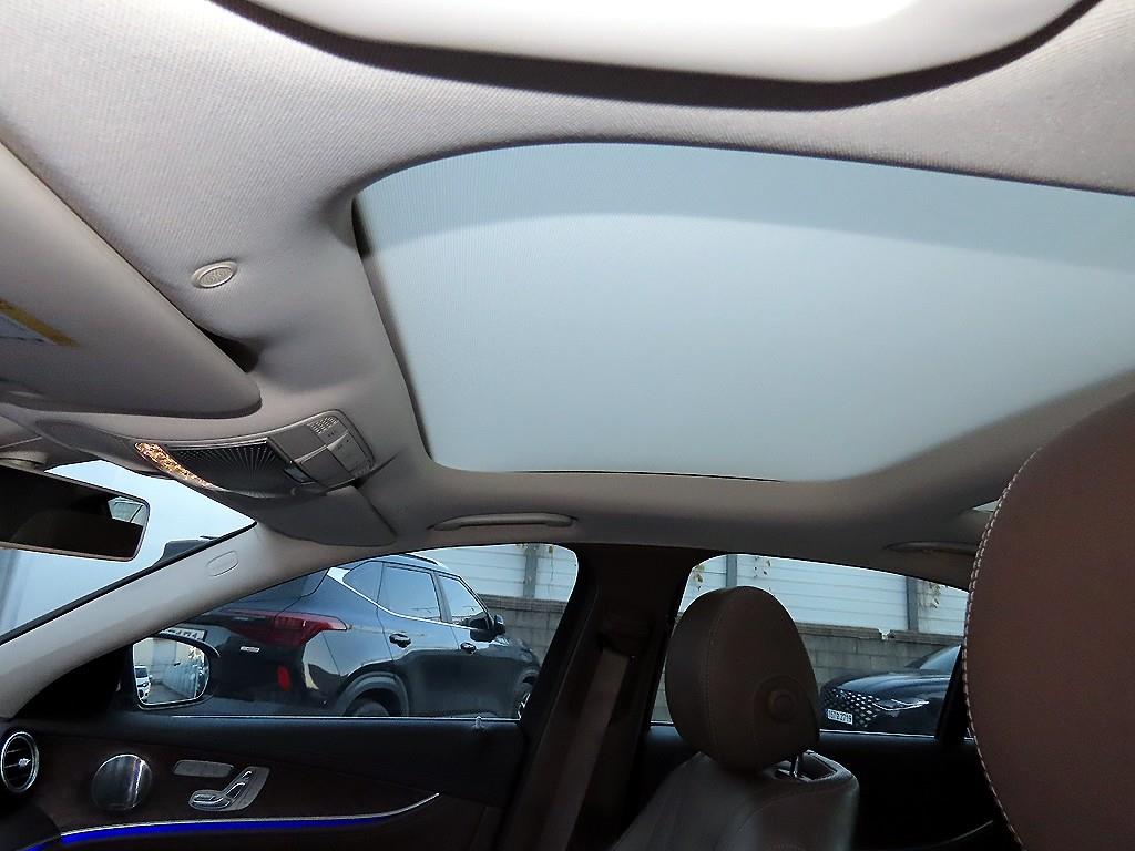 Mercedes-Benz E-Class — photo 17