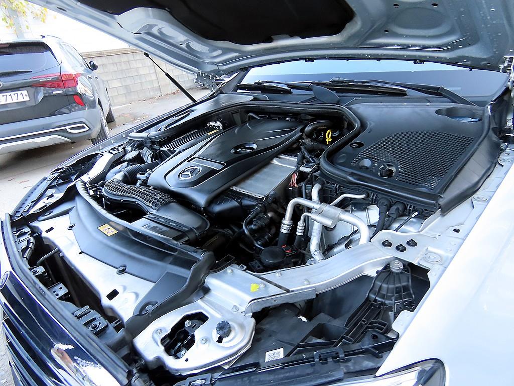 Mercedes-Benz E-Class — photo 19