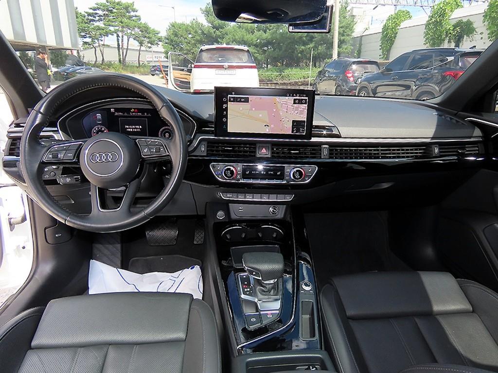 Audi A4 — photo 07
