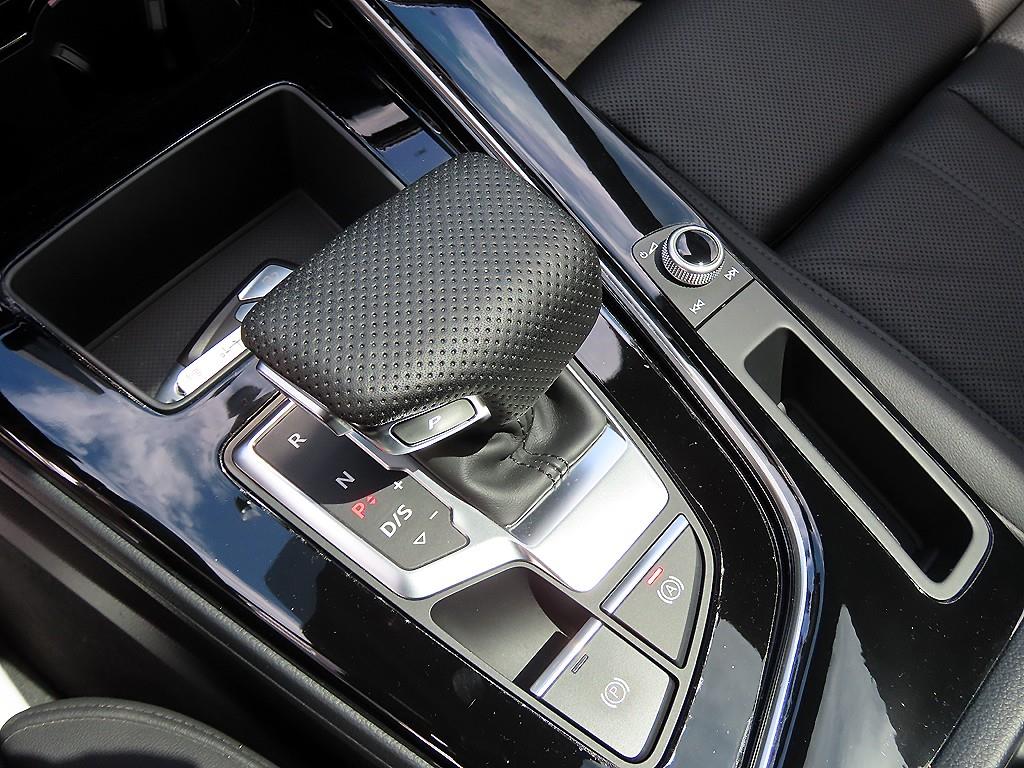Audi A4 — photo 11