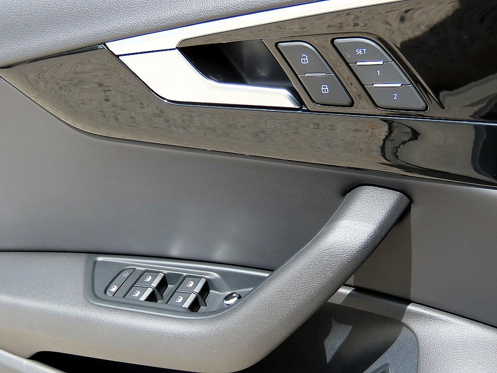 Audi A4 — photo 12