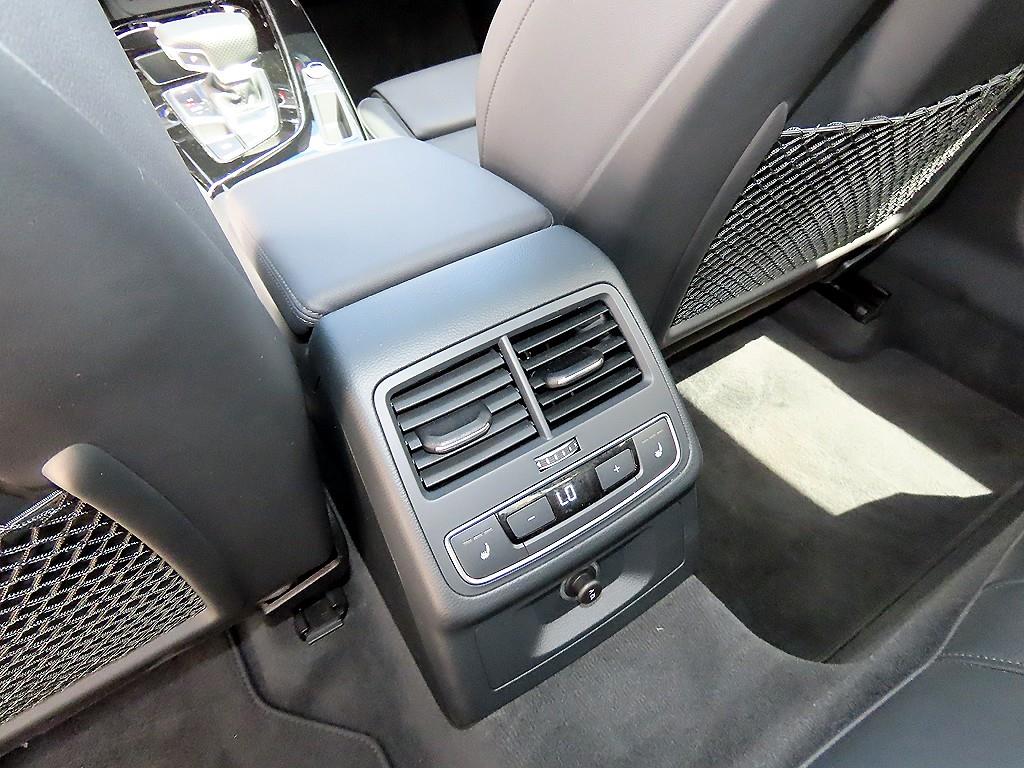 Audi A4 — photo 17