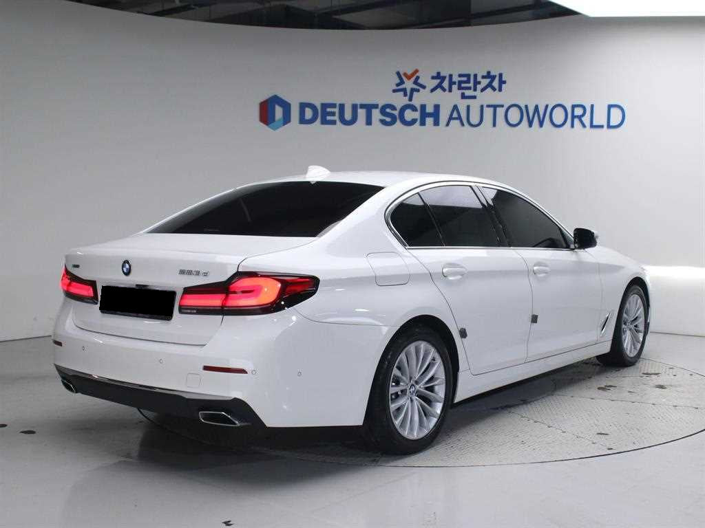 BMW 5-Series — photo 02