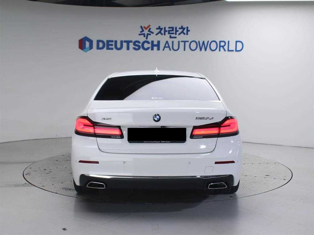 BMW 5-Series — photo 04