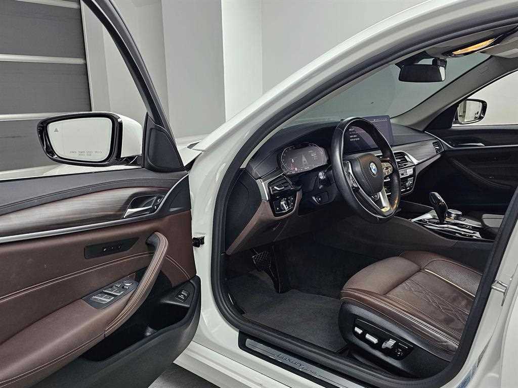 BMW 5-Series — photo 11