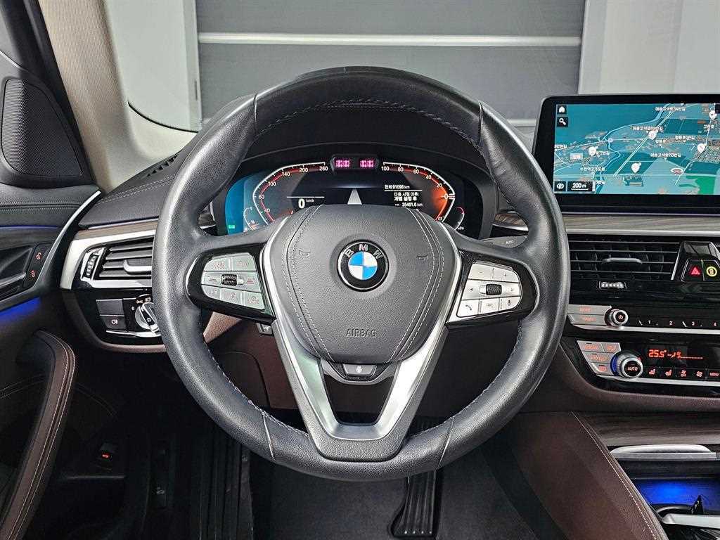 BMW 5-Series — photo 13