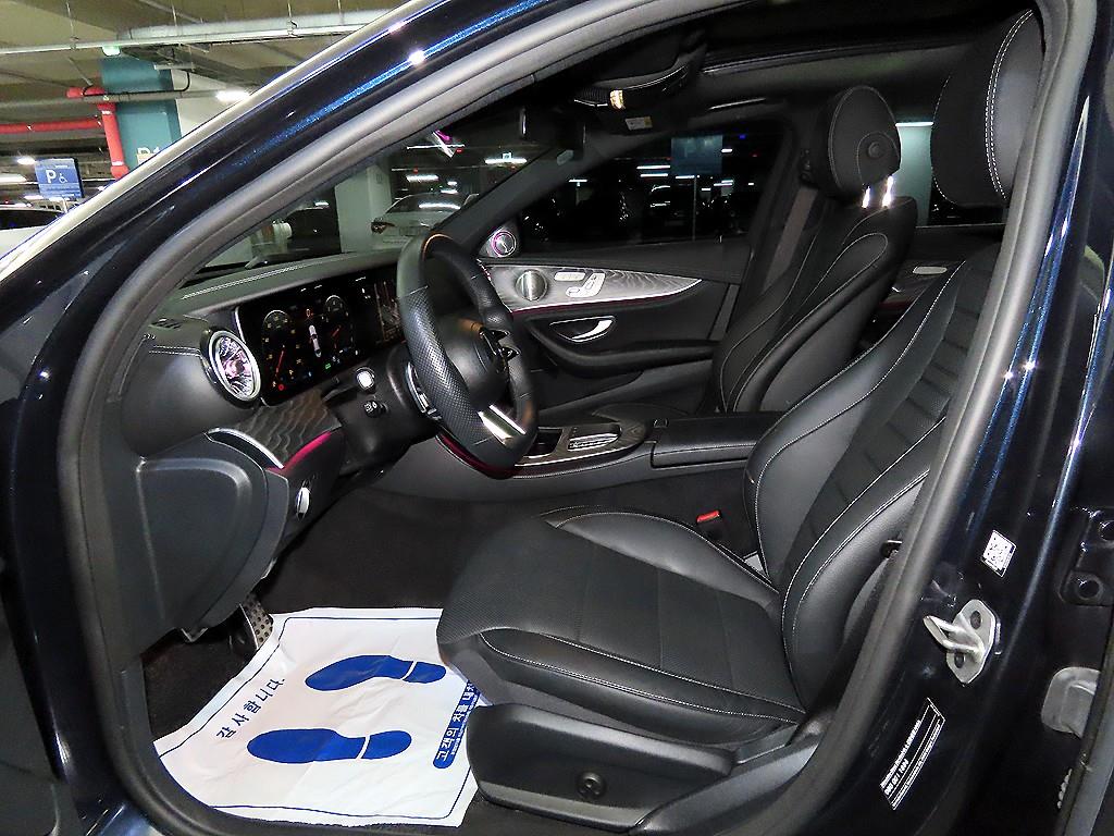 Mercedes-Benz E-Class — photo 06