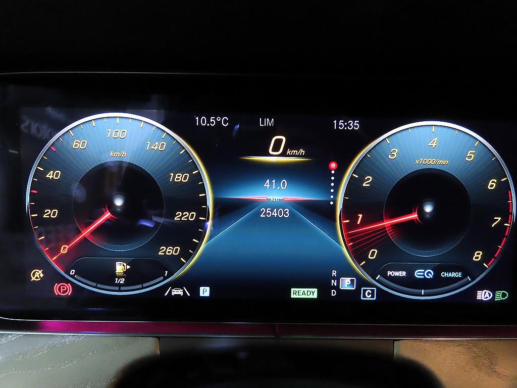 Mercedes-Benz E-Class — photo 09