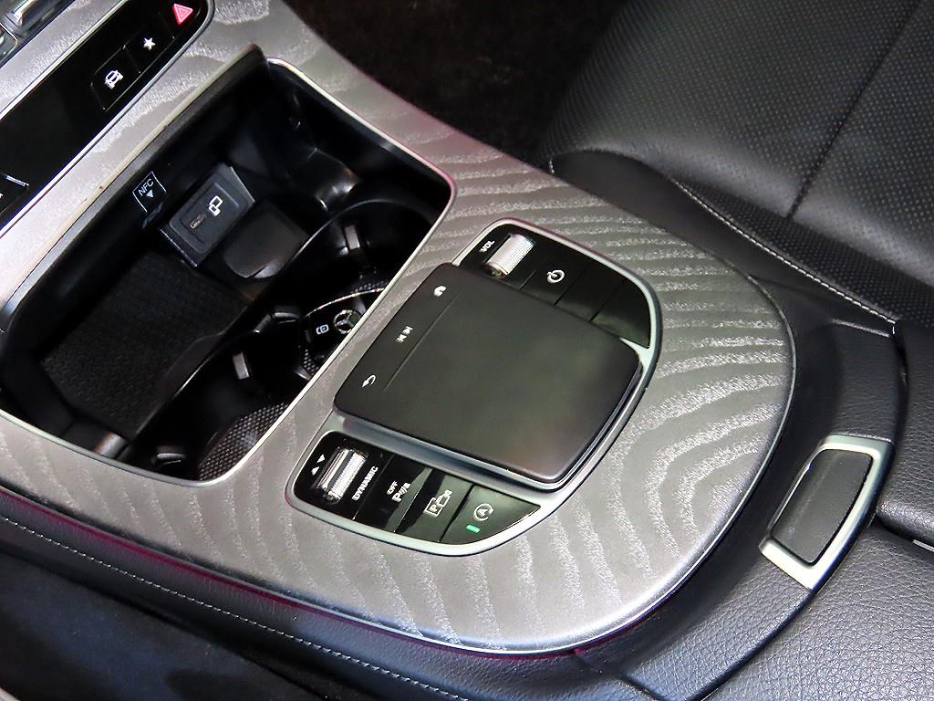 Mercedes-Benz E-Class — photo 13