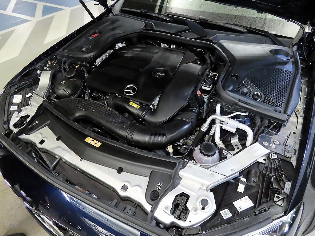 Mercedes-Benz E-Class — photo 19