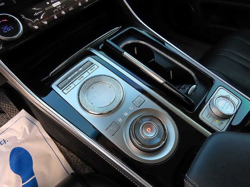 Genesis GV80 — photo 11