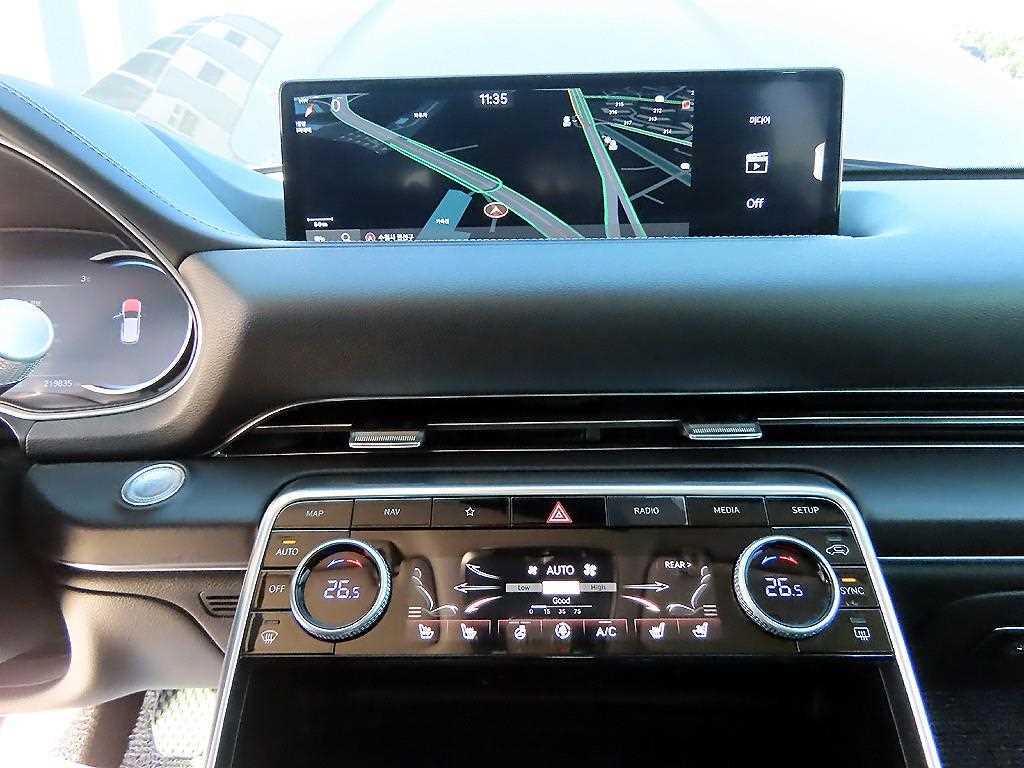 Genesis GV80 — photo 13