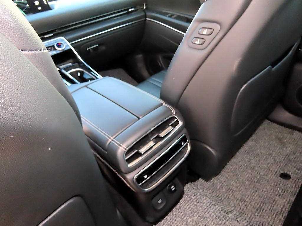 Genesis GV80 — photo 15