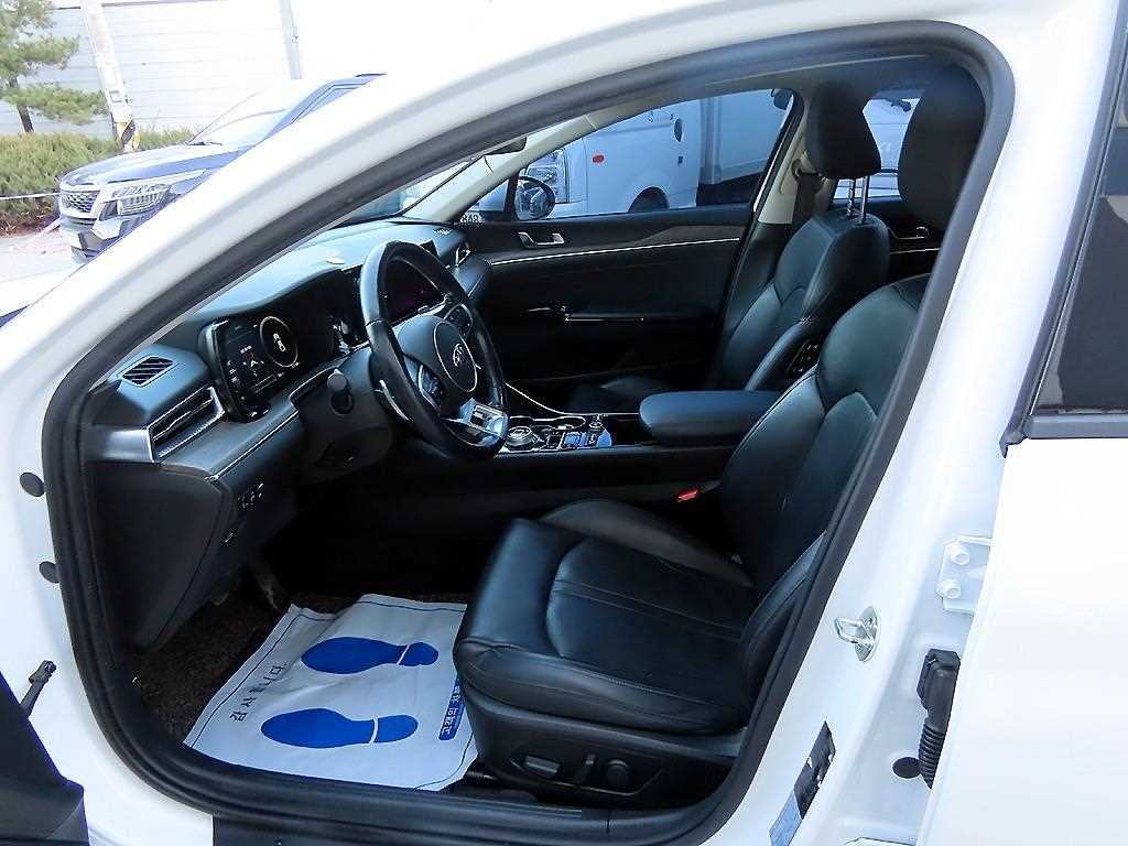Kia K5 — photo 05
