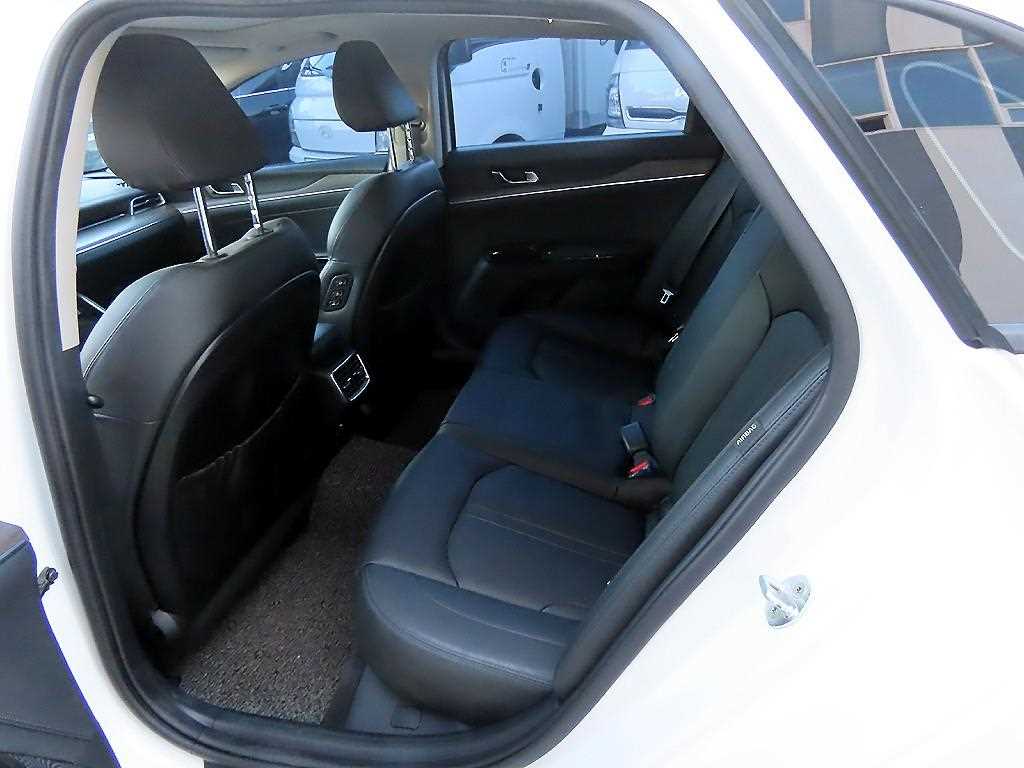 Kia K5 — photo 06