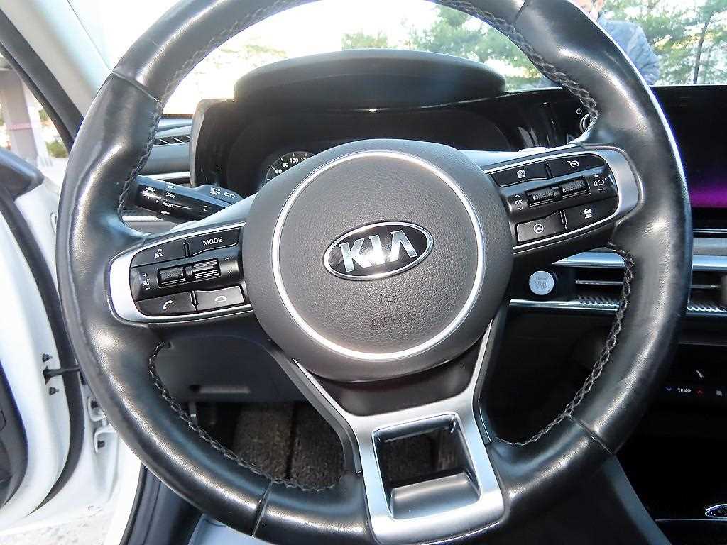 Kia K5 — photo 08