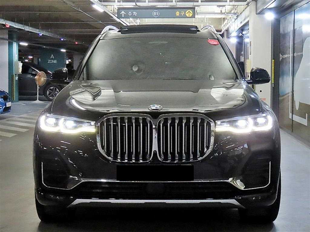 BMW X7 — photo 02