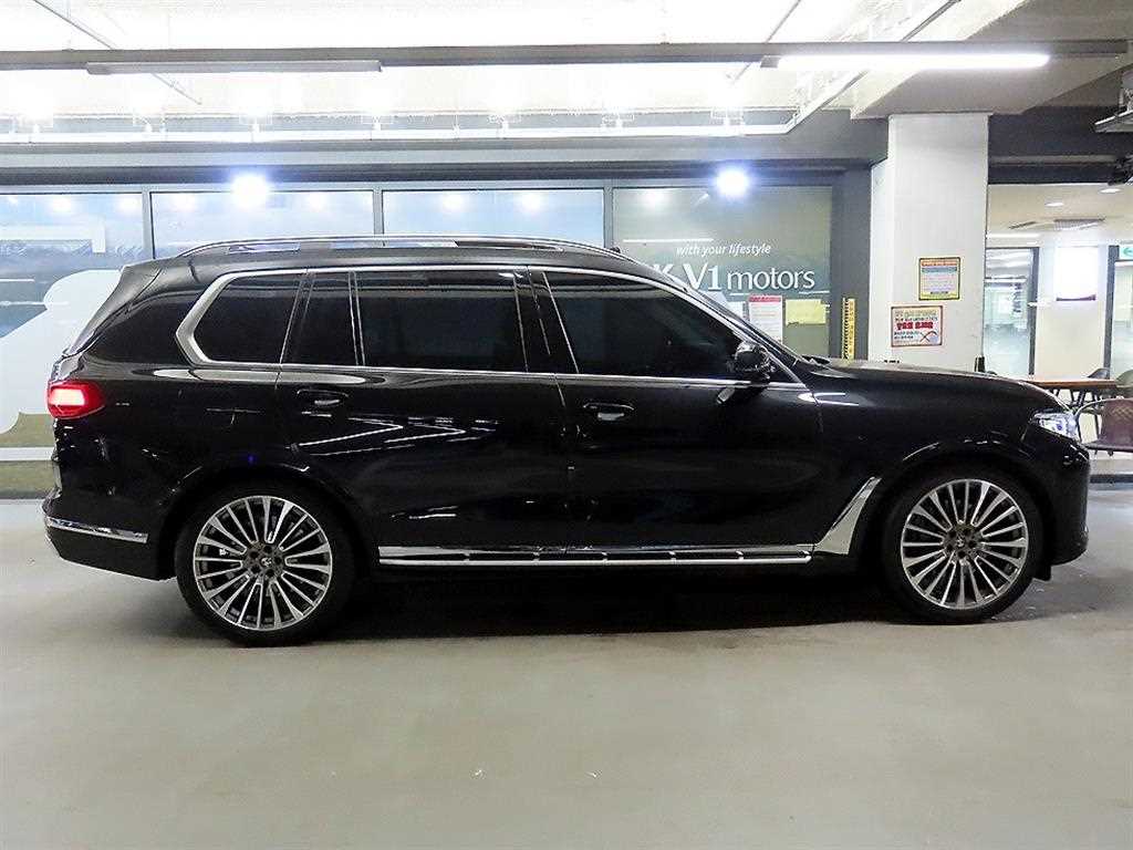 BMW X7 — photo 03