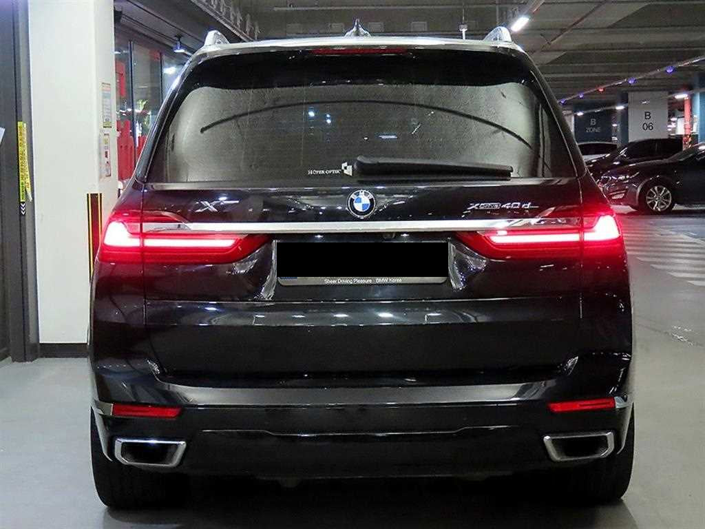 BMW X7 — photo 05