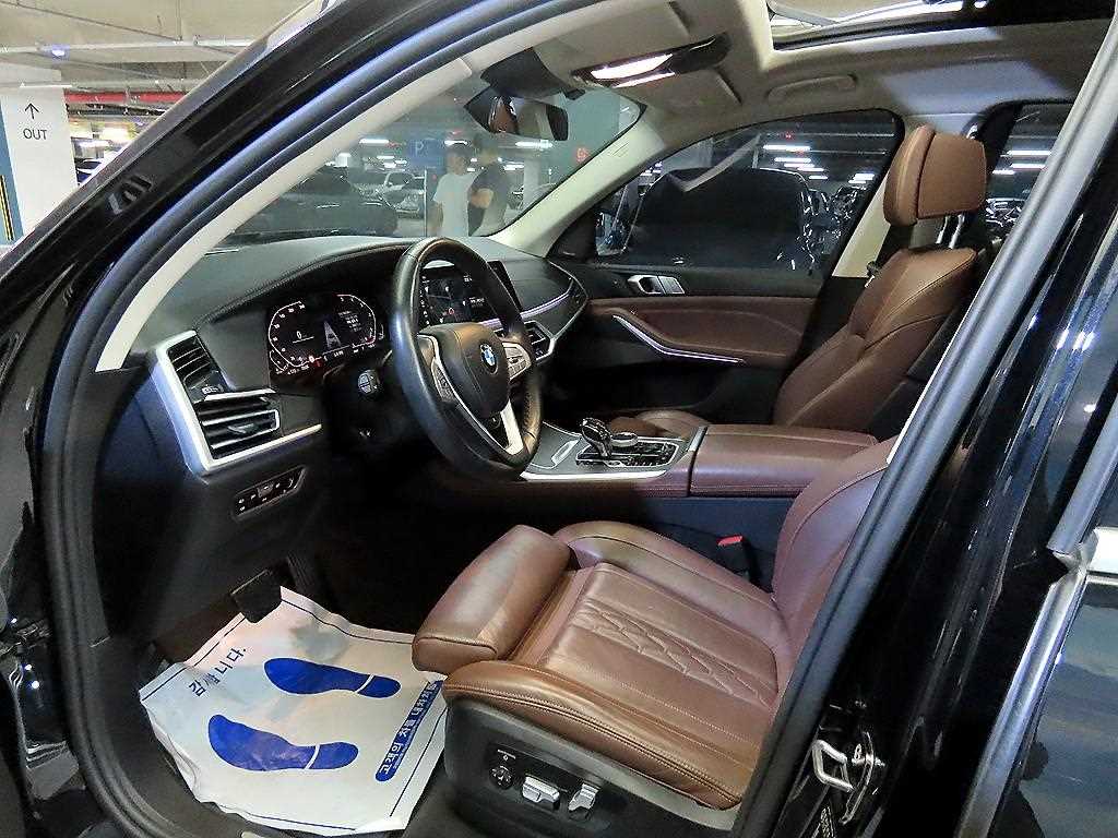 BMW X7 — photo 06