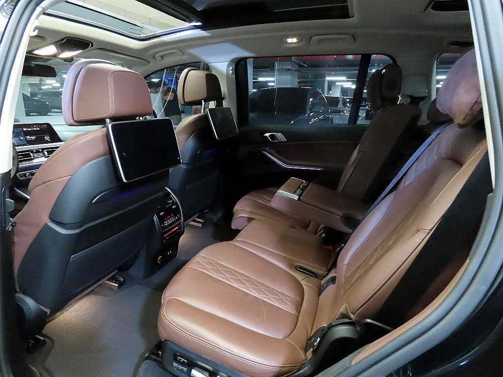 BMW X7 — photo 07