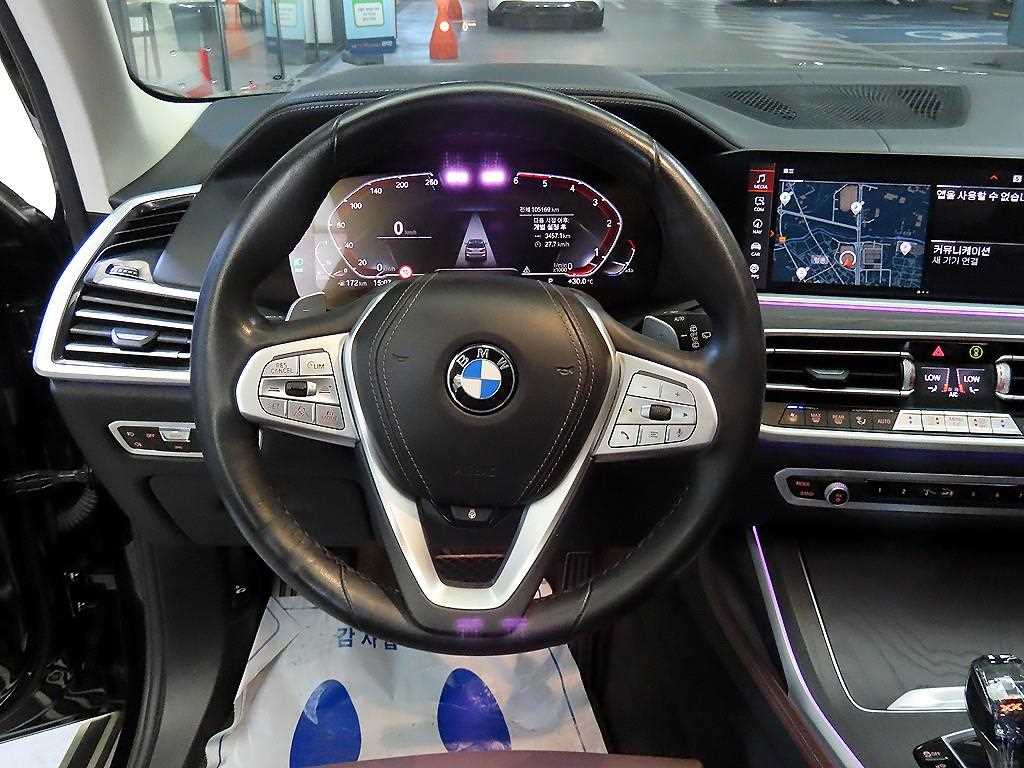 BMW X7 — photo 08