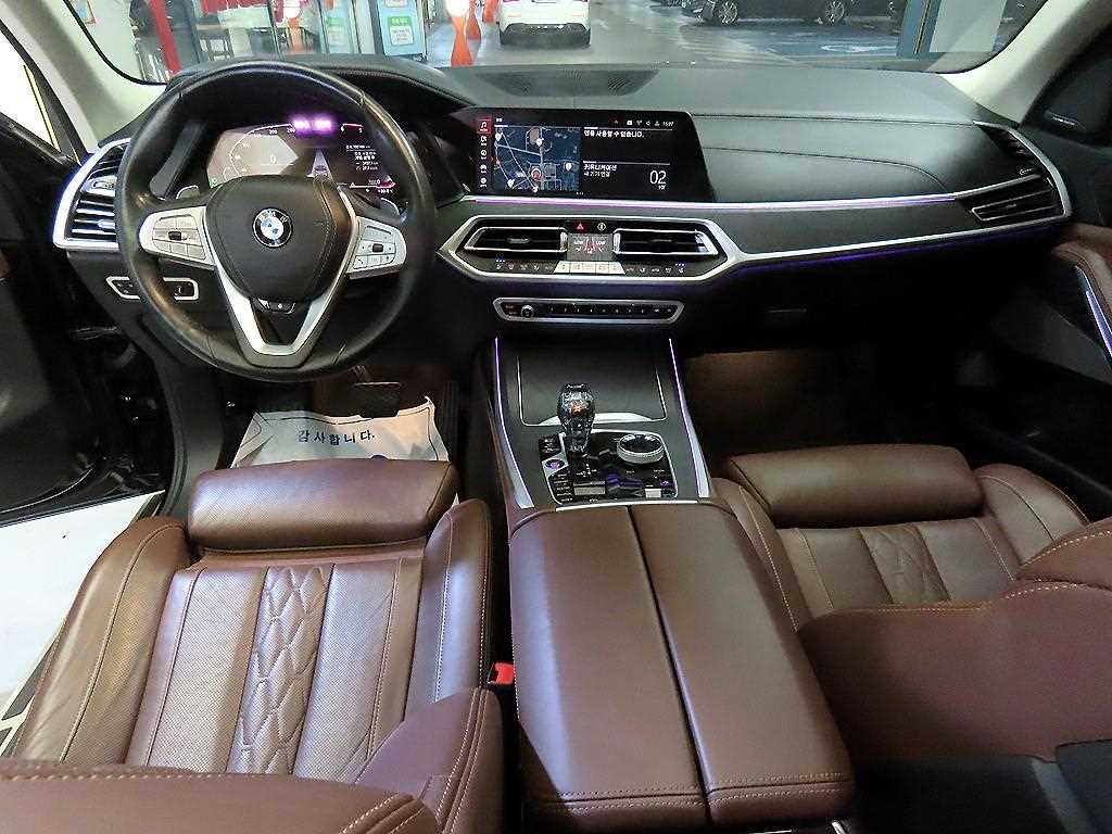 BMW X7 — photo 10