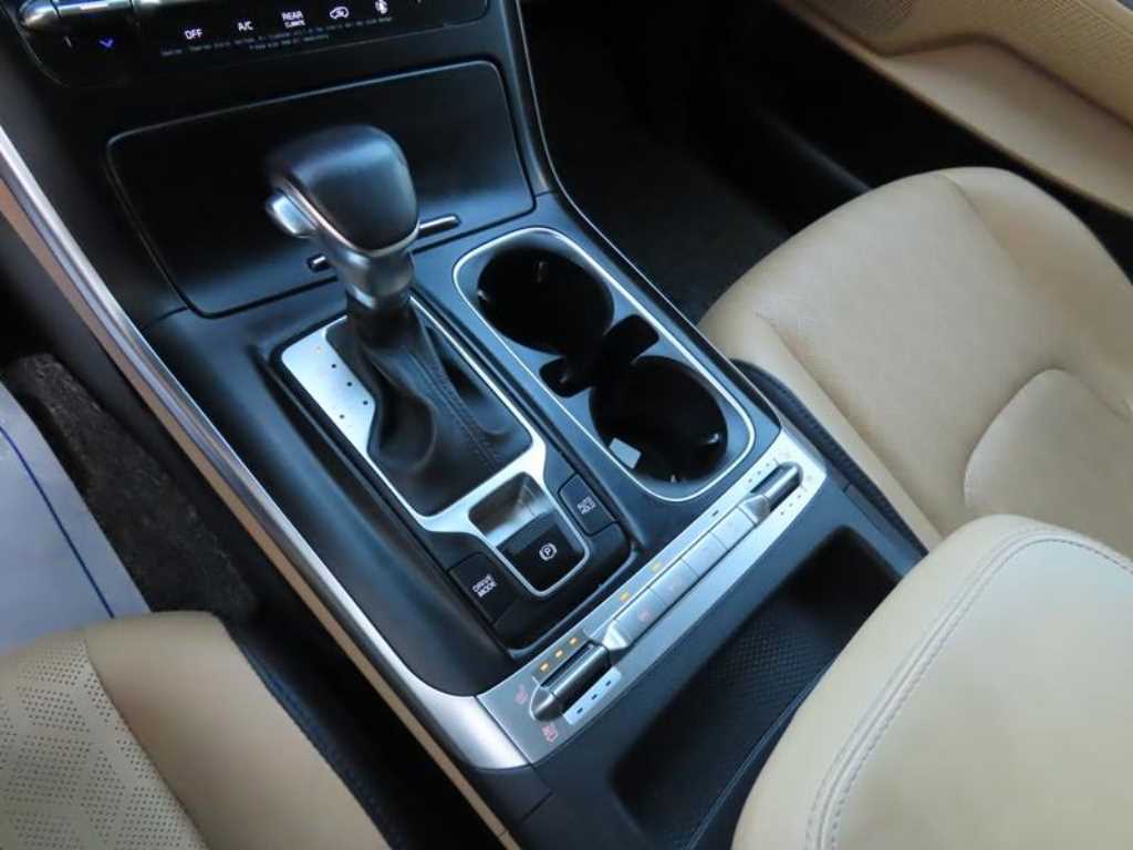 Kia Carnival — photo 17