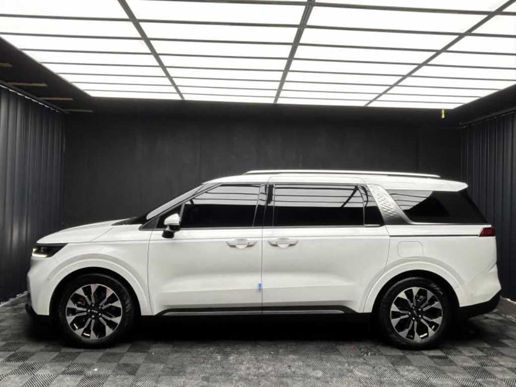 Kia Carnival — photo 03